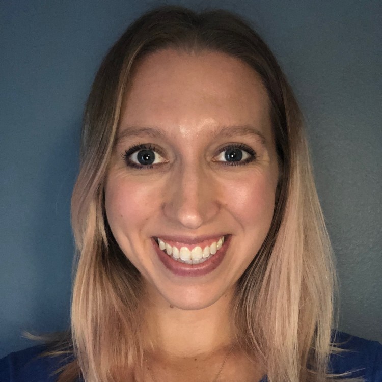 Head shot of Rachel Schuck